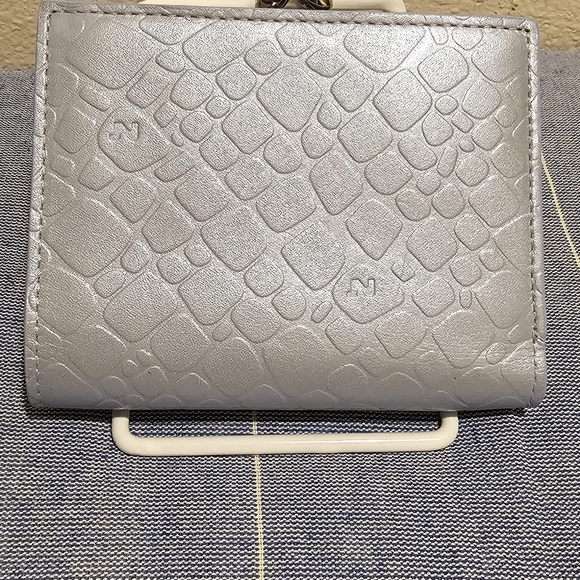 Nina Ricci slate Blue wallet with kiss lock - Picture 3 of 11